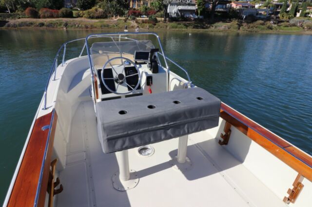 1986 Boston Whaler Outrage 18 Center Console