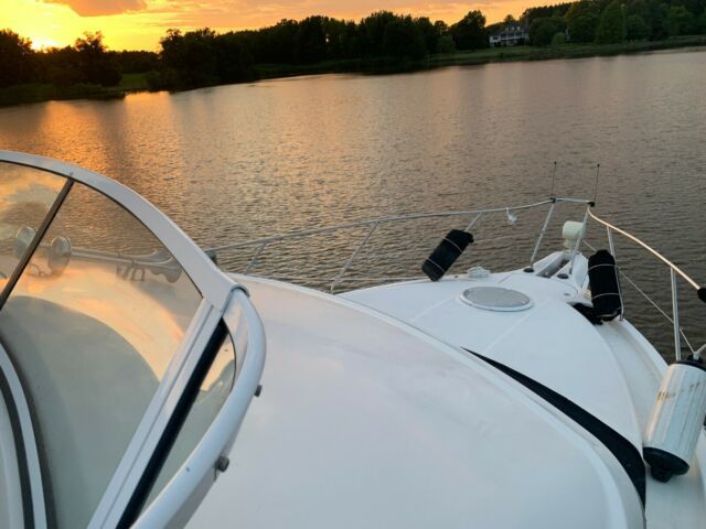 2004 Silverton Motor Yacht