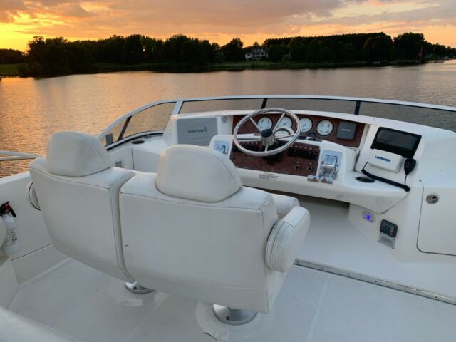 2004 Silverton Motor Yacht