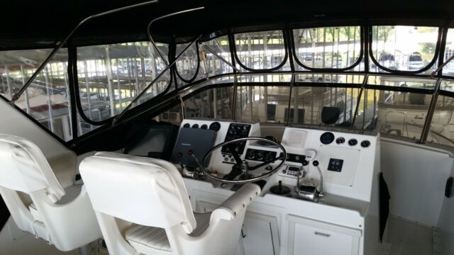 1979 Hatteras Cockpit Motoryacht
