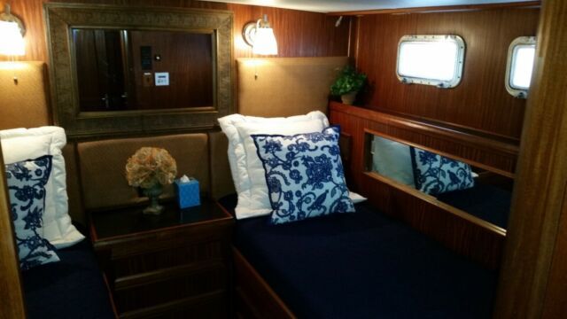 1979 Hatteras Cockpit Motoryacht