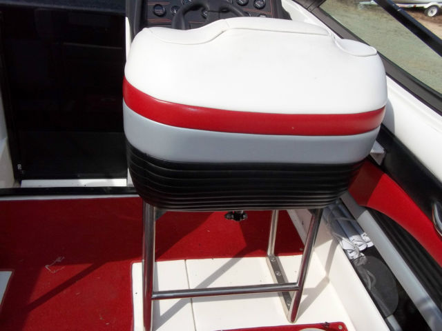 1990 Wellcraft # 26NOVAST RUNABOUT