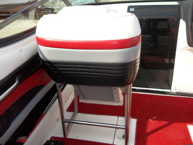 1990 Wellcraft # 26NOVAST RUNABOUT