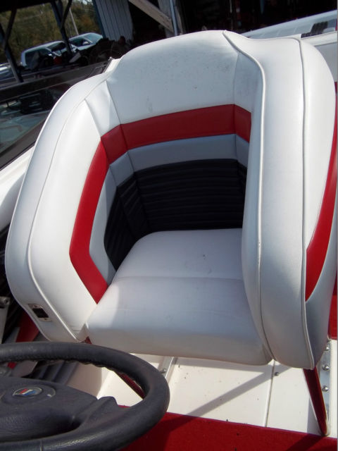 1990 Wellcraft # 26NOVAST RUNABOUT