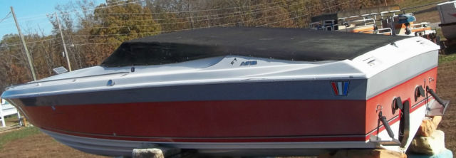 1990 Wellcraft # 26NOVAST RUNABOUT