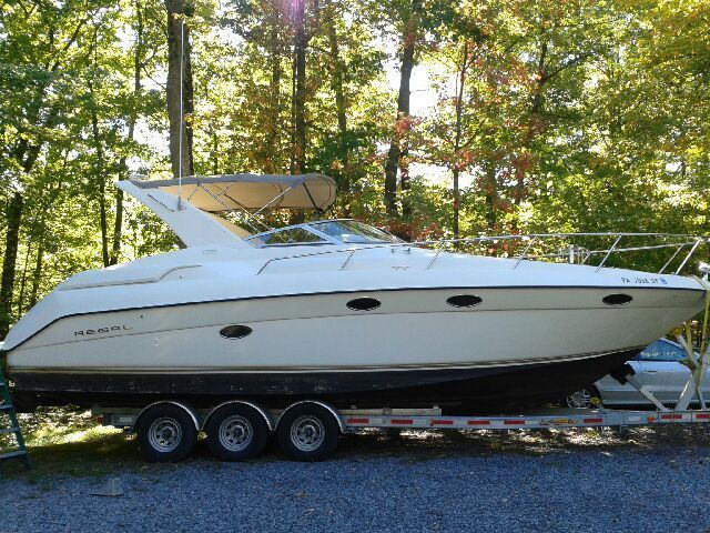 1998 REGAL COMMODORE SPORT CABIN CRUISER