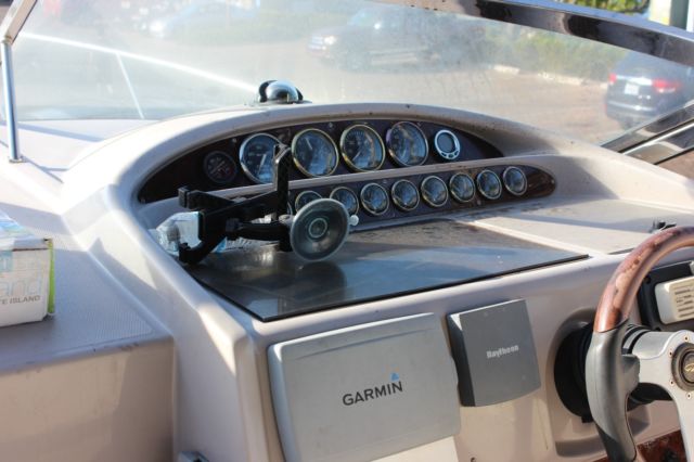 2001 Regal Commodore 3260 Cruiser