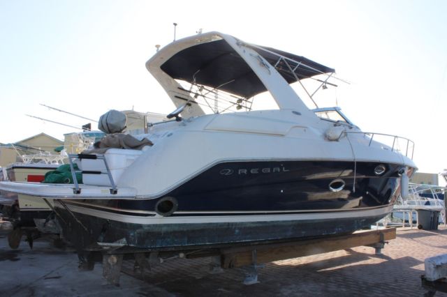 2001 Regal Commodore 3260 Cruiser