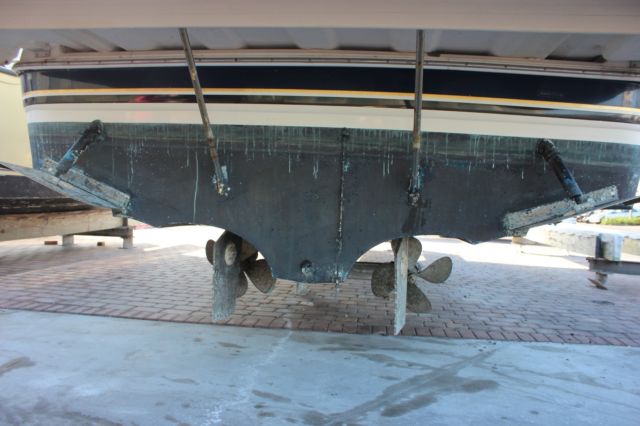 2001 Regal Commodore 3260 Cruiser