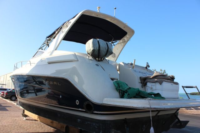 2001 Regal Commodore 3260 Cruiser